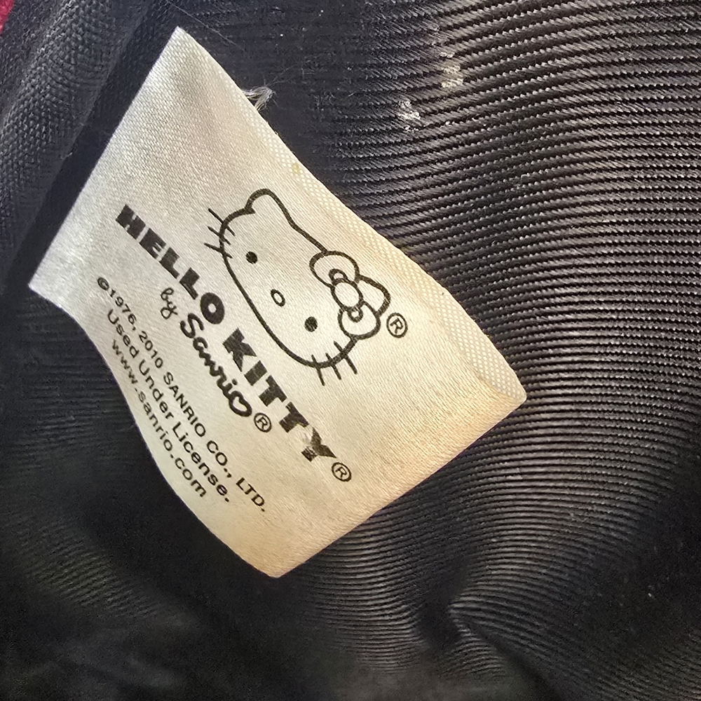 Red Embossed HELLO KITTY Handbag - Picture 12 of 15